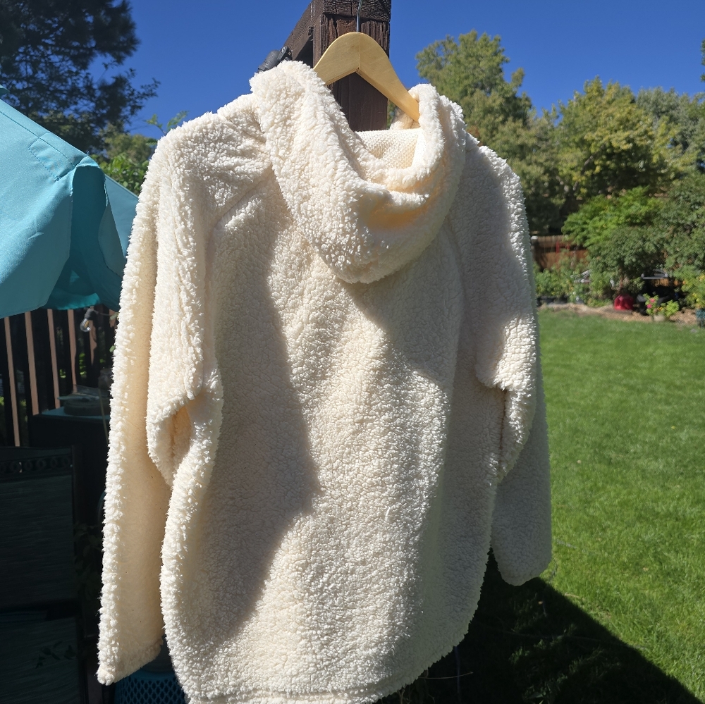 Db Sunday Size Large Sweater - image 6